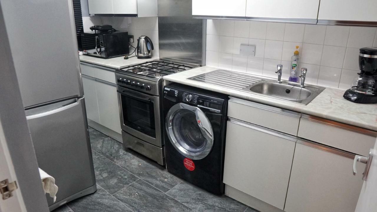 North London Apartment - Edmonton Buitenkant foto